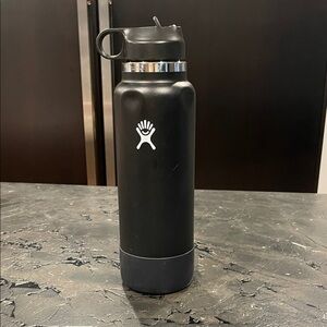 Hydro Flask 40oz Matte Black Water Bottle